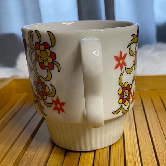 🎈SOLD🎈 Mid Century Mug Butterflies - Red & Yellow - Picture 5 of 16